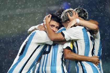 La selección argentina Sub 17 festeja la contundente victoria frente a Venezuela; se enfrentará a Brasil en cuartos de final