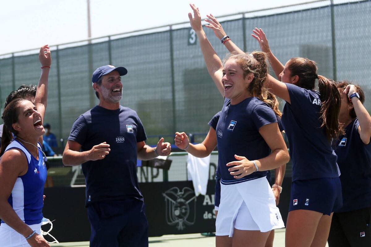 La selección argentina venció al invicto México por 2-0 en Ecuador y pasó a los playoffs para el Grupo Mundial II por la Copa Billie Jean King.