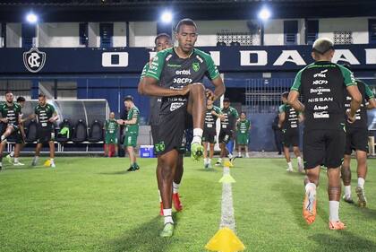 La selección boliviana de fútbol está enfocada en darle el golpe a Messi y los campeones del mundo