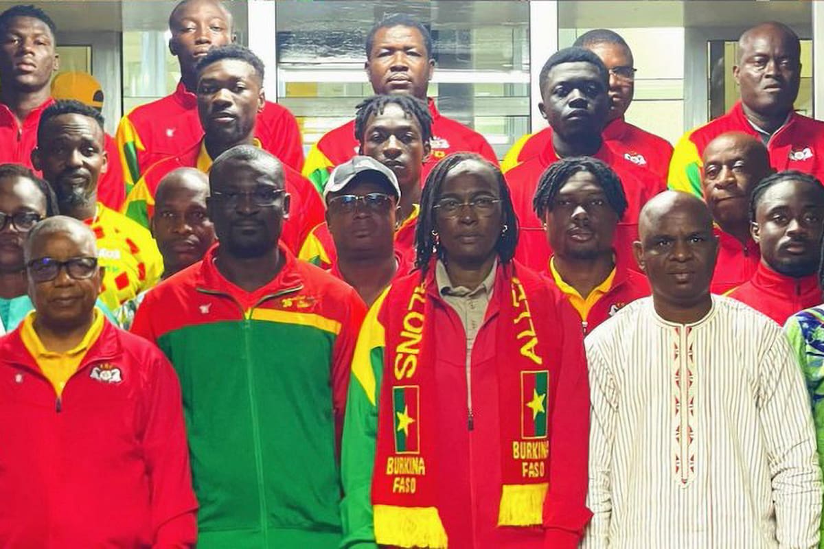 La selección de Burkina Faso fue recibida con honores en su regreso al país