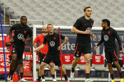 La selección de Estados Unidos hizo trabajos de reconocimiento de cancha durante la tarde del martes