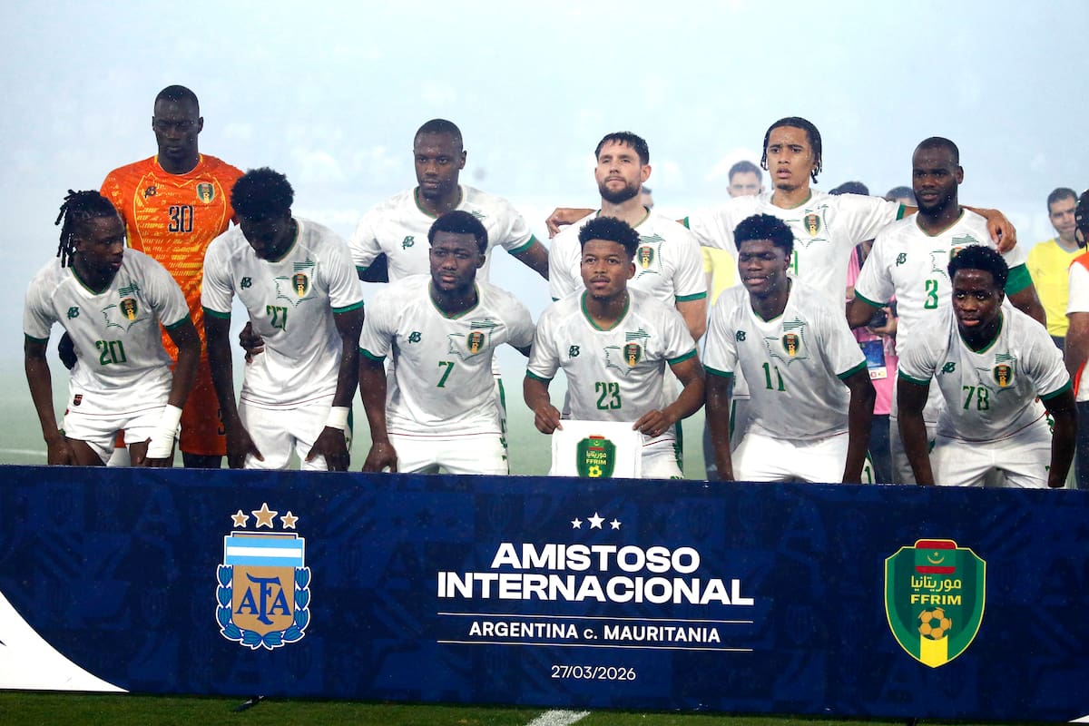 La selección de Mauritania posa en la Bombonera, antes de enfrentar a la de Argentina el 27 de marzo; un patrón que se repite