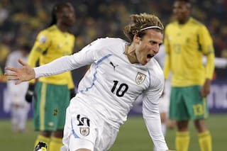 Cuáles son los primeros desafíos que tiene Diego Forlán al frente de la selección de Uruguay