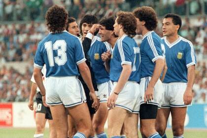 La selección del 80 marcó un antes y un después en el fútbol argentino. Pedro Troglio rescató una foto de un momento íntimo del equipo y recordó su debut con emoción