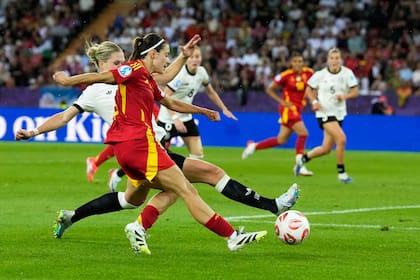 La selección española se impuso a Alemania en semifinales y mañana jugará contra Inglaterra la final de la Eurocopa femenina.