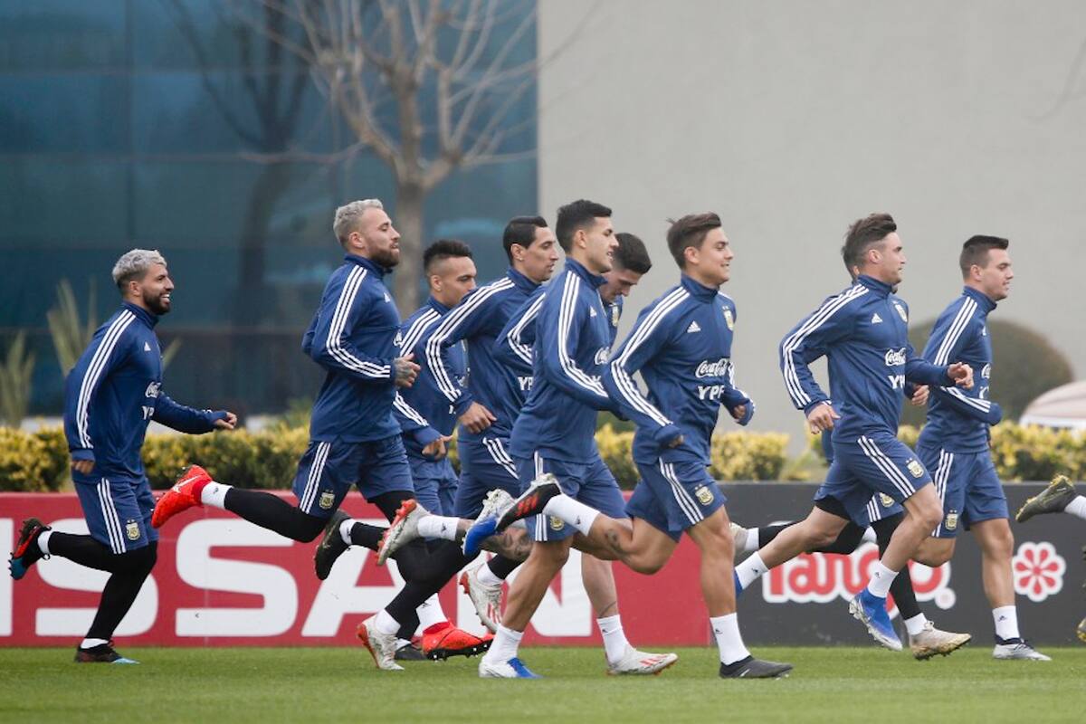La selección se entrena en Ezeiza, a la espera de la llegada de Messi