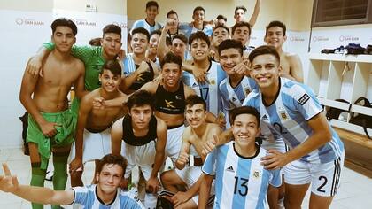 La Selección Sub 15 en el festejo tras la clasificación