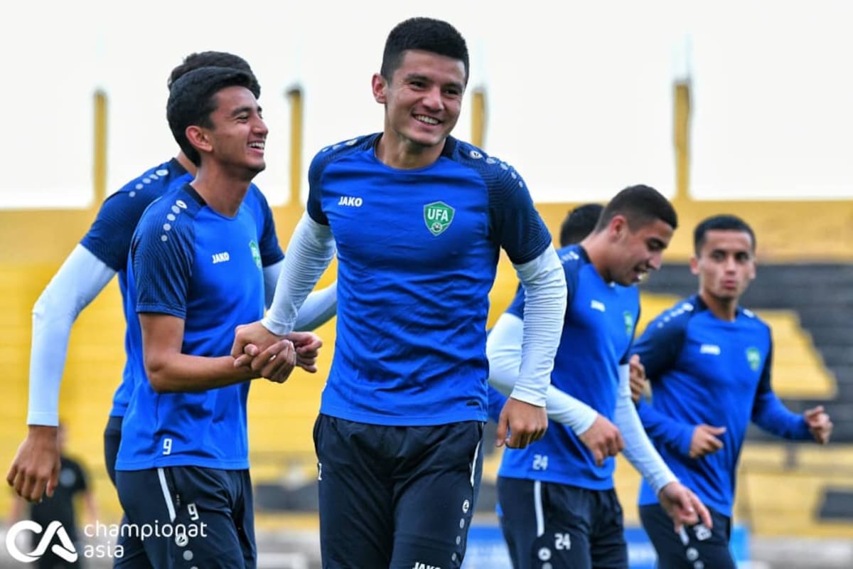 La selección Sub 20 de Uzbekistán durante su entrenamiento en el estadio de Mitre, antes del debut contra la Argentina