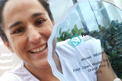 La selfie de la tetra con el galardón. A punto de cumplir 31 años, está en su madurez