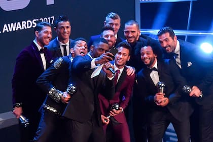 La selfie de los elegidos de la noche en la gala de los premios The Best en Londres