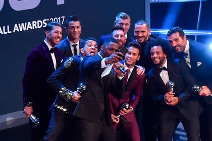 La selfie de los elegidos de la noche en la gala de los premios The Best en Londres