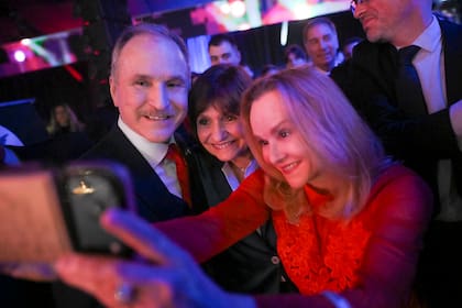 La selfie junto a la senadora nacional, Patricia Bullrich
