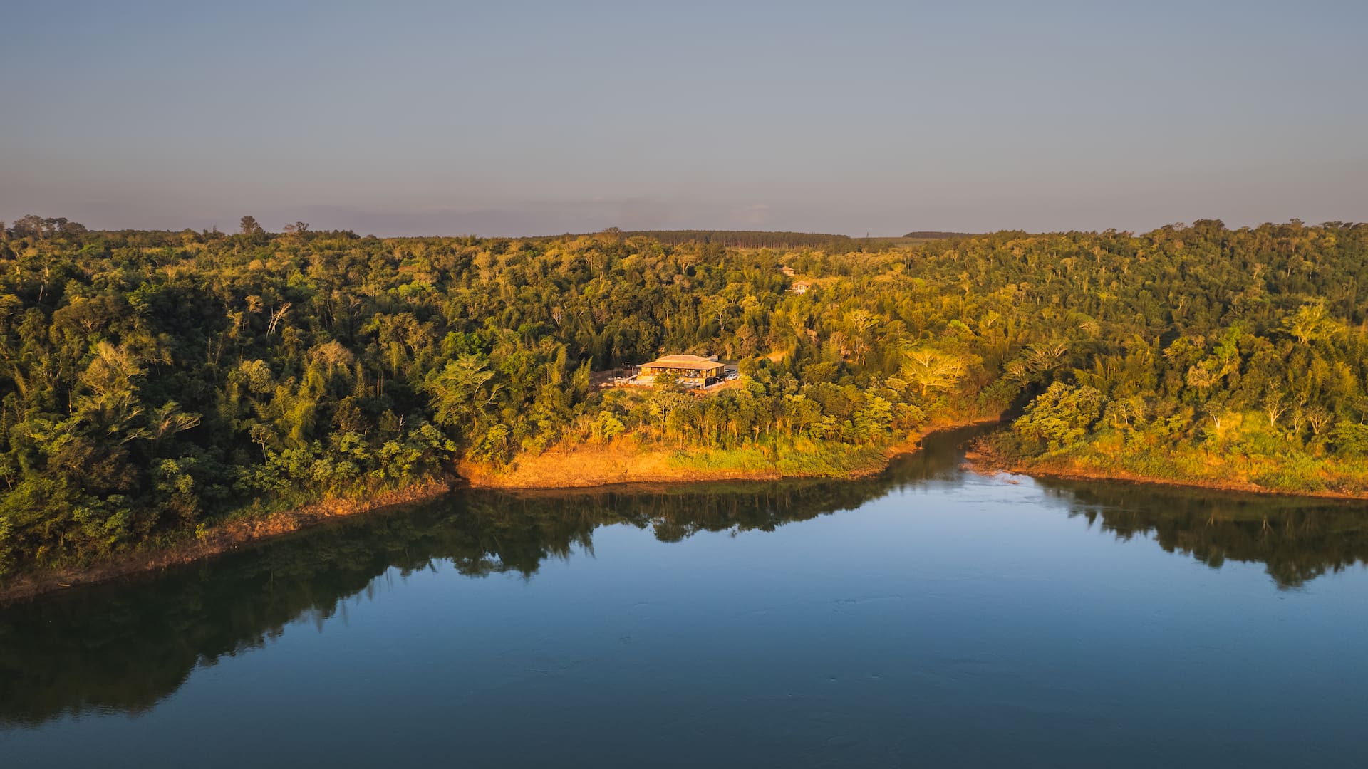 La selva y el Paraná, los atractivos de Puerto Libertad