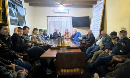 La semana pasada en una reunión en la sede de Amayadap, se acordó salir a reclamar públicamente a Ecología que "deje de poner palos en la rueda" de la producción