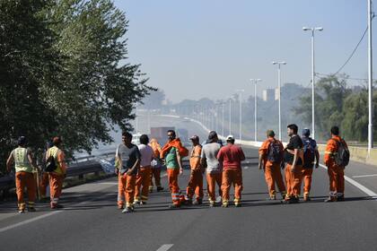 La semana pasada hubo cortes en la Circunvalación de Rosario que afectó el ingreso al puerto. Archivo