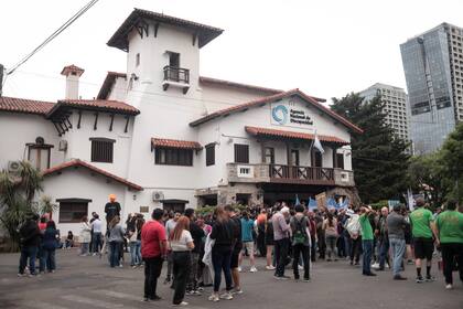 La semana pasada, personas con discapacidad y familiares se movilización para reclamar por los recortes ante la Agencia Nacional de Discapacidad