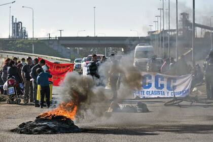 La semana pasada, una protesta de la CGT San Lorenzo y otras organizaciones también afecto el movimiento en los puertos