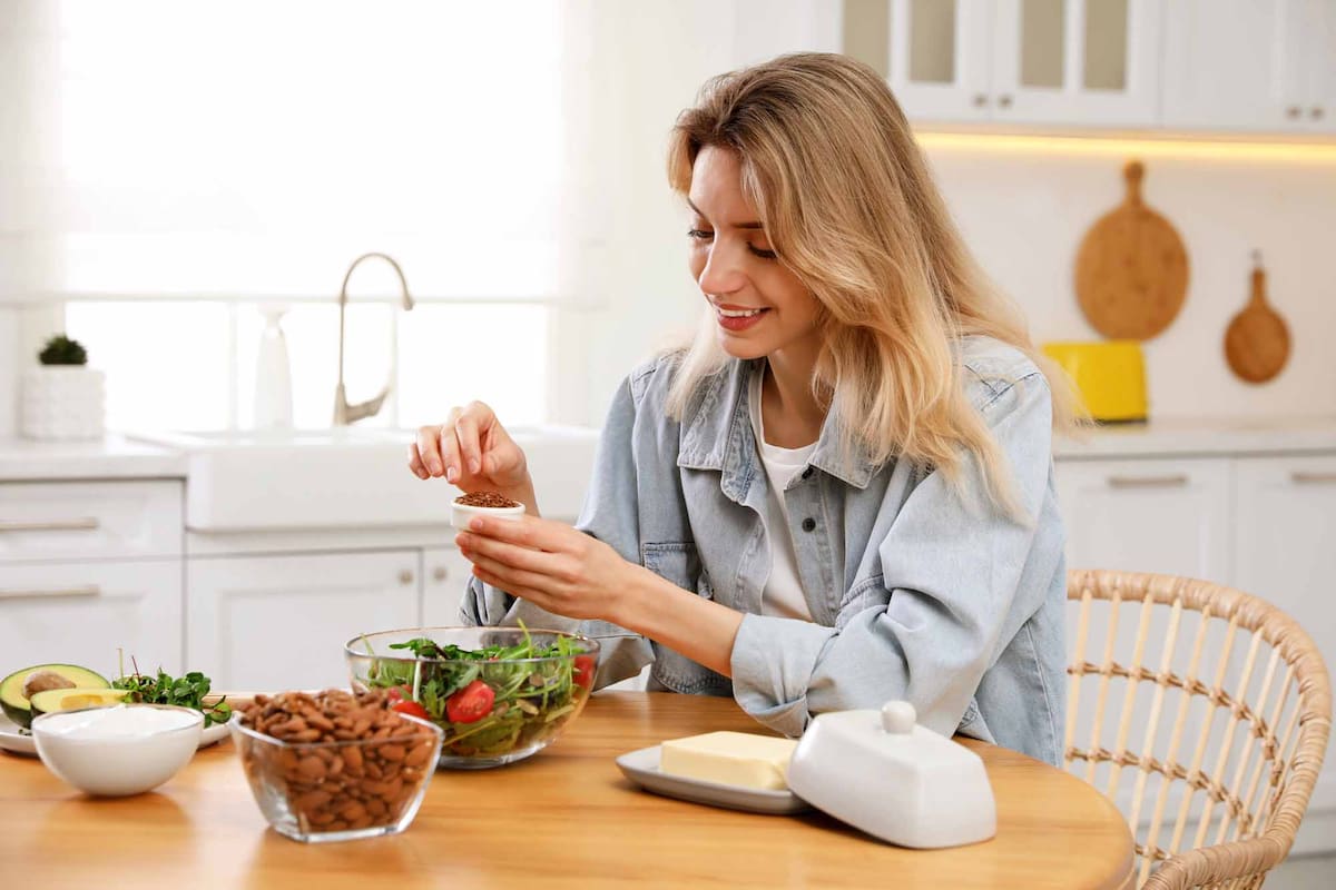 La semilla de lino se recomienda consumirla a diario por los beneficios que aporta al sistema gastrointestinal