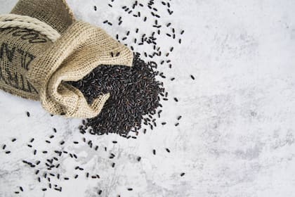 La semilla negra que se ha convertido en un superalimento debido a sus propiedades beneficiosas para la salud