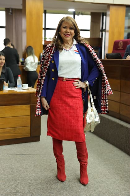 La senadora Amarilla se bautizó a si misma una "Barbie de sesenta"
