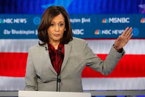 La senadora Kamala Harris, demócrata por California, habla durante un debate de las primarias presidenciales demócratas, el 20 de noviembre de 2019, en Atlanta. (Foto AP/John Bazemore)