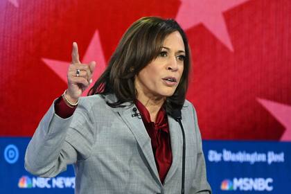 La senadora Kamala Harris suspendió su campaña presidencial