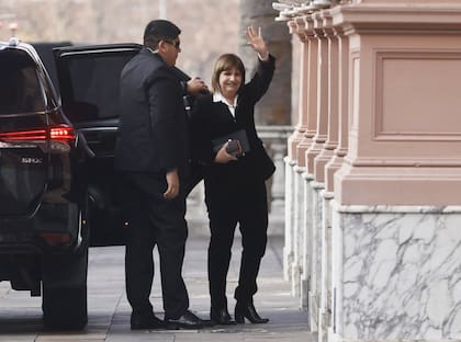 La senadora Patricia Bullrich ingresa a la Casa Rosada para la reunión de la mesa política