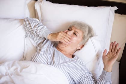 La señal que podría indicar el trastorno de apnea en una persona consiste en abrir los ojos con una sensación súbita de falta de aire o de ahogo