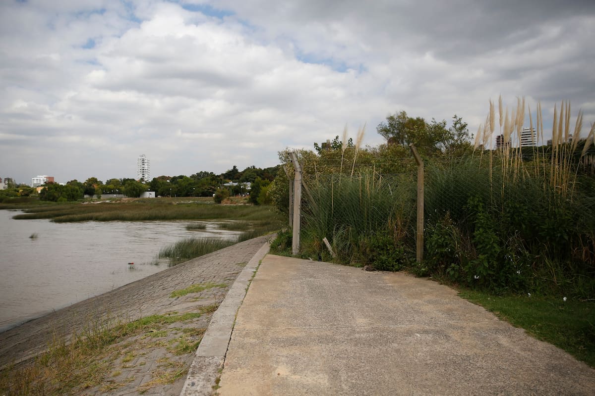 La senda pública de la zona de la reserva se interrumpe hacia el sur