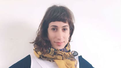 La seño Quimey ya da clases de inglés a sus alumnos