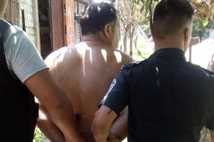El detenido es experto en artes marciales y se resistió a la detención cuando los oficiales allanaron la vivienda