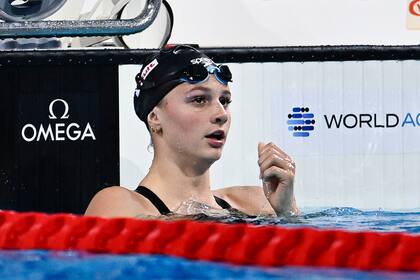 La sensación canadiense Summer McIntosh establece dos récords mundiales en tres días