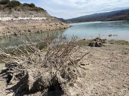La sequía, en el dique de Potrerillos