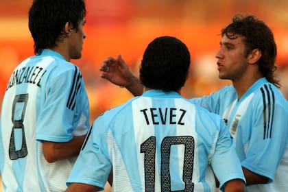 Luis Gonzalez, Carlos Tévez y Osmar Ferreyra en la victoria frente a Colombia en el Preolímpico de Chile 2004