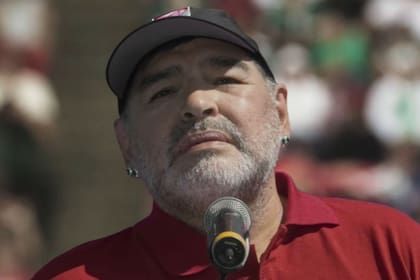 Diego Maradona arremetió contra sus hijas y el abogado Fernando Burlando