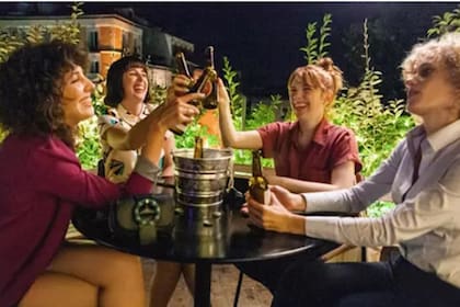 La serie es la adaptación de la saga literaria de Elísabet Benavent y busca interpelar a mujeres de treinta a través de la amistad y la sororidad.