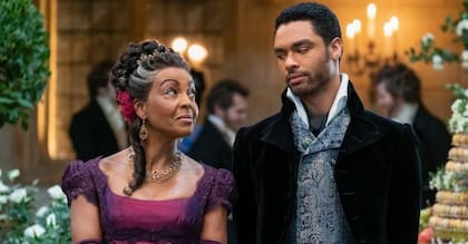 La serie fue descrita como una mezcla entre Gossip Girl y 50 sombras de Grey