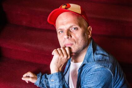 La serie que protagoniza en Netflix es la favorita del público argentino. Curiosidades que unen y separan a la vez a los dos Wainraich