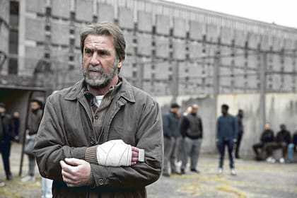 La serie Recursos Inhumanos, protagonizada por Eric Cantoná, muestra la humillación de un ejecutivo que es expulsado del sistema laboral