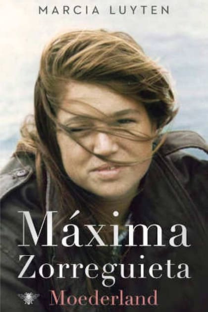 La serie sobre Máxima Zorreguieta está basada en el libro Patria, de la escritora Marcia Luyten, en el que se relatan los años de la juventud de la actual reina de Holanda