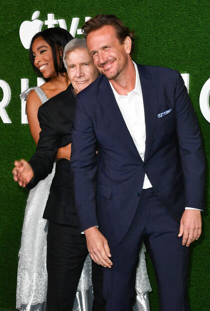 La serie Srinking estrenó su segunda temporada en los Estados Unidos y sus protagonistas se vistieron con sus mejores galas y hasta hicieron un "trencito" para las cámaras para festejarlo