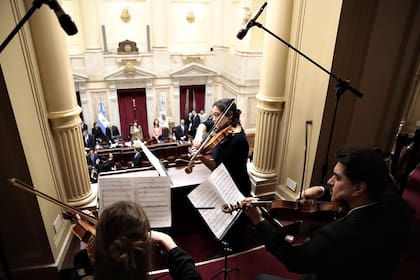 La sesión en el Senado se inició con violines, pero pasará a la historia por la votación sobre la exjueza Figueroa