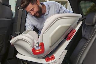 Expertos revelan cuál es el lugar más seguro del auto para que viajen los niños