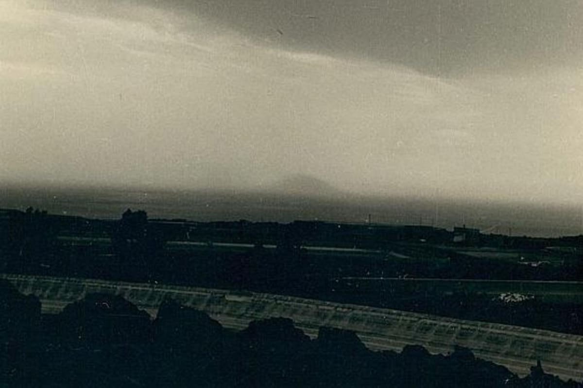 La silueta de la isla de San Borondón, en el horizonte, fotografiada en 1958 por Manuel Rodríguez Quintero