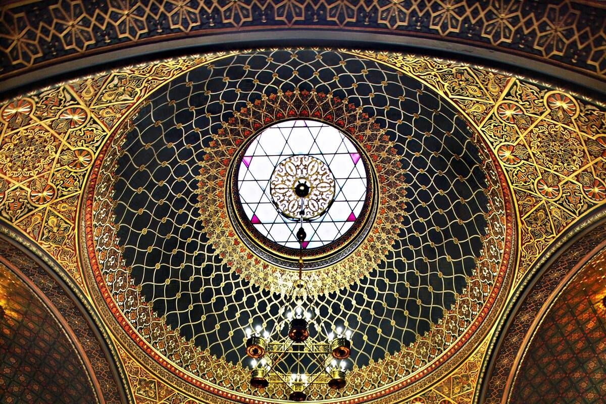 La sinagoga Española, del siglo XIX, con sus detalles moriscos