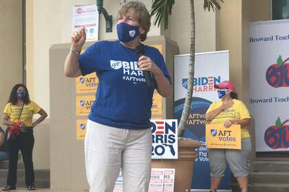 La sindicalista Randi Weingarten, en plena campaña por el presidente Joe Biden