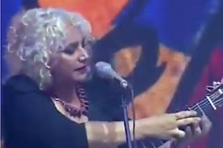 La sobrina de Leonardo Favio criticó a Milei, la abuchearon y le negaron "una chacarera más"