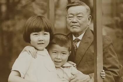 La sobrina nieta de Nagasawa, Amy, y su sobrino nieto, Kosuke, crecieron en la finca de Fountaingrove