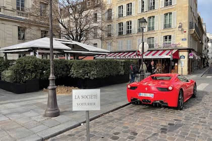 La Société, una brasserie contemporánea en Saint-Germain des Prés, que está muy de moda, fue uno de los lugares elegidos para comer.