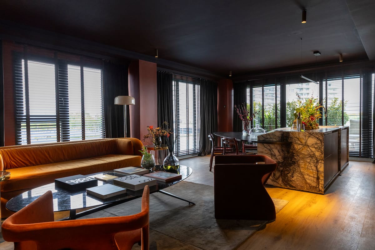 La línea de cortinas de madera de Hunter Douglas, un ejemplo de sofisticación y confort.
